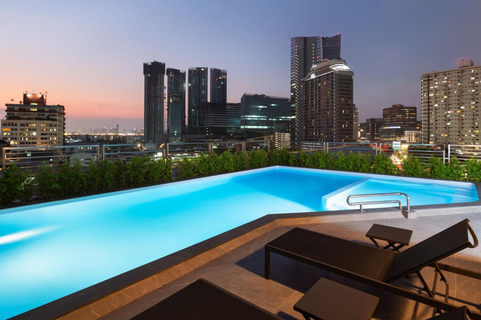 Lumen Bangkok Udomsuk Station Hotel Exterior photo