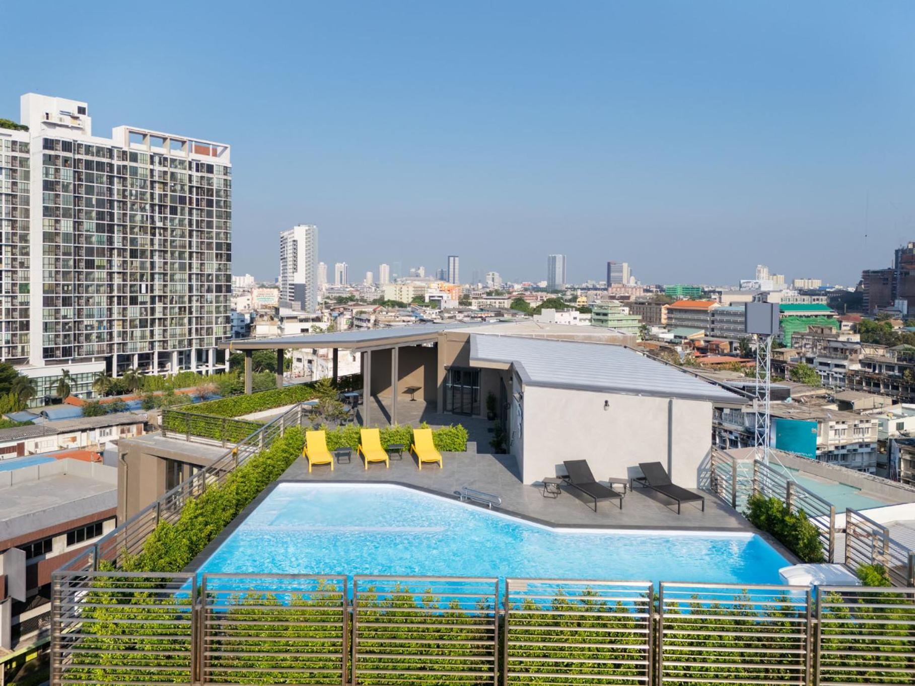 Lumen Bangkok Udomsuk Station Hotel Exterior photo
